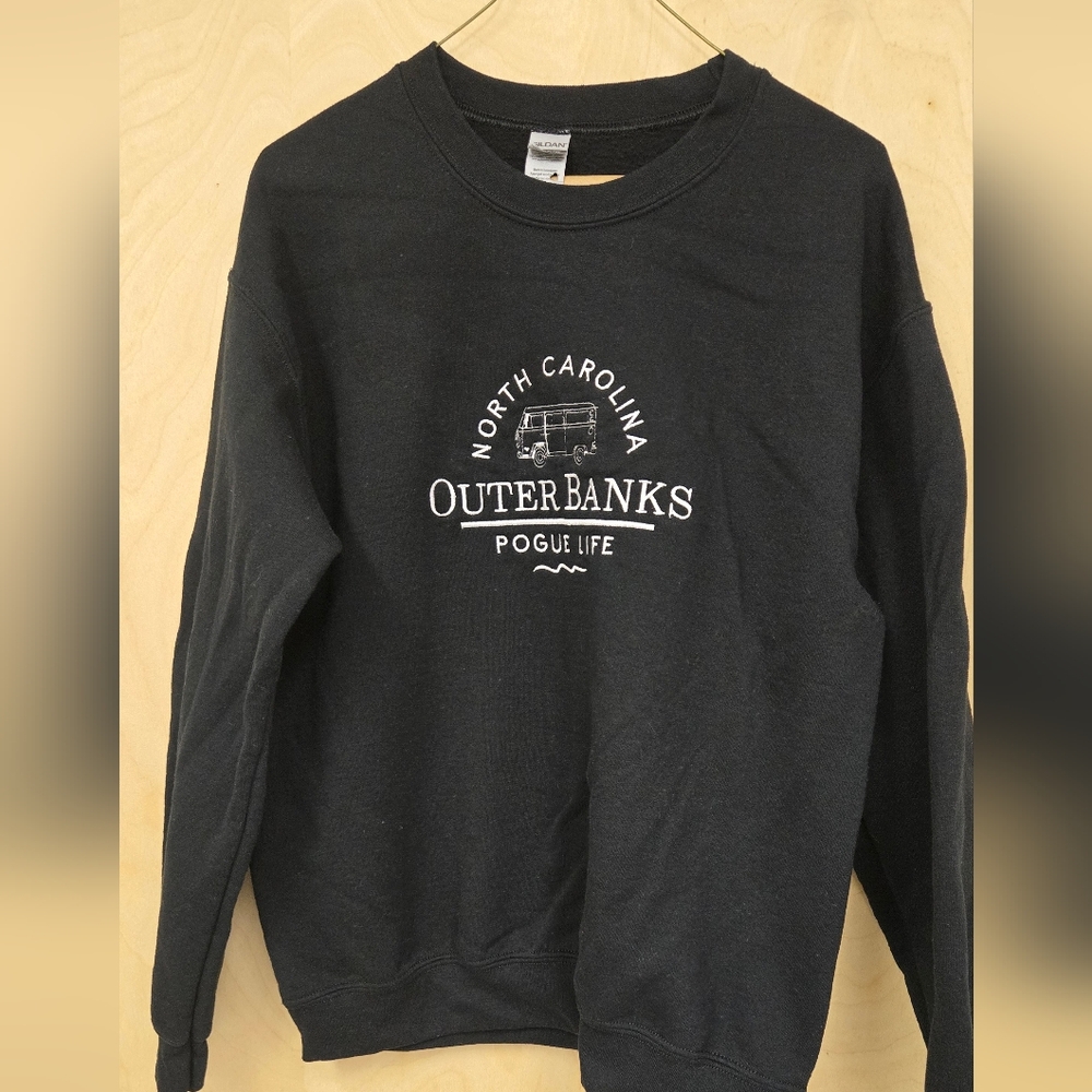 North Carolina Outer Banks Black Ladies Sweat Shirt. Size Medium